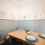 Blue Flat By Grazrentals 2 Bedrooms For Groups & Free Parking *