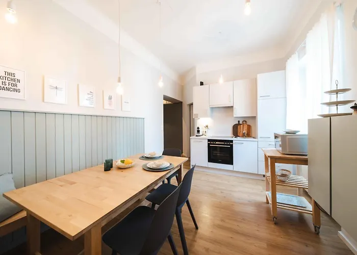 Blue Flat By Grazrentals Location & Free Parking Daire